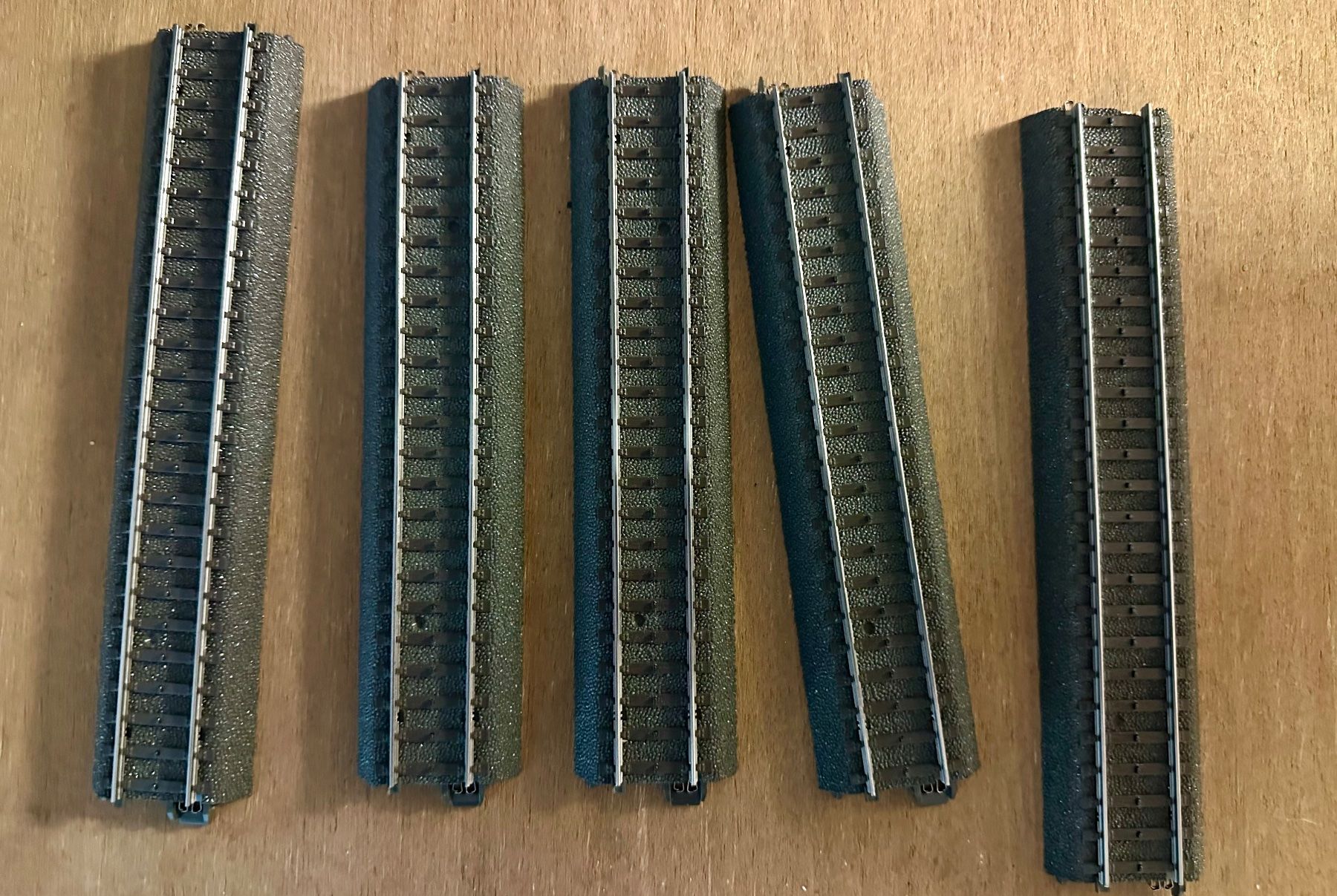 Märklin Modelleisenbahnen: Div. Märklin C Gleise mit Abbrüche – Defekt aus Oftringen von ib.85 2