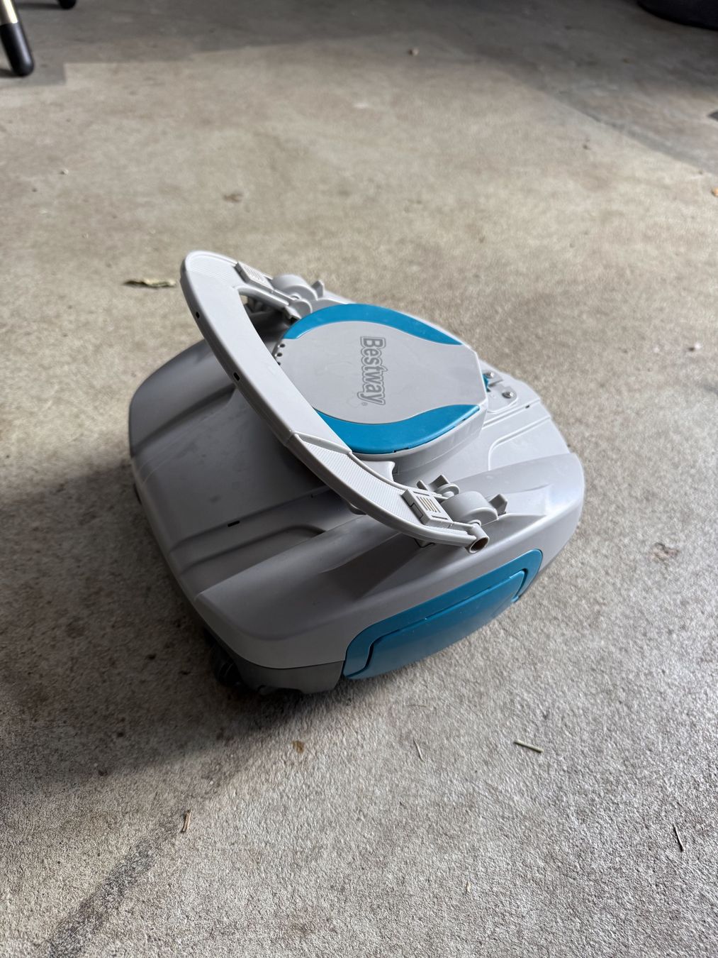 Schwimmbad-Zubehör: Bestway Poolroboter 58664 inkl. Ladegerät – Gebraucht aus Meilen von MockUrs 1
