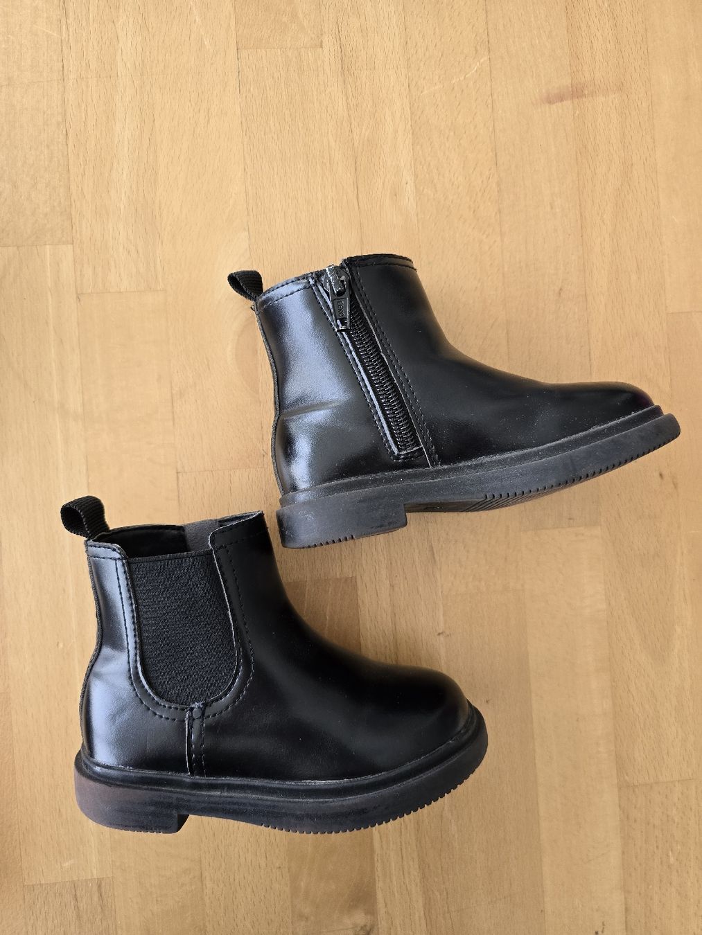 H&M Chaussures garçon: Kinder Stiefeletten Gr 23 – D'occasion à Seedorf UR par Kali_fornia 1