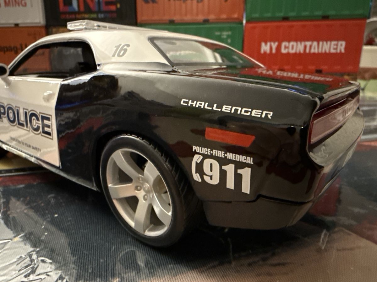 Dodge Modellautos: Polizei Dodge Challenger 1:18 – Neu (gemäss Beschreibung) aus Basel von Zomeg 6