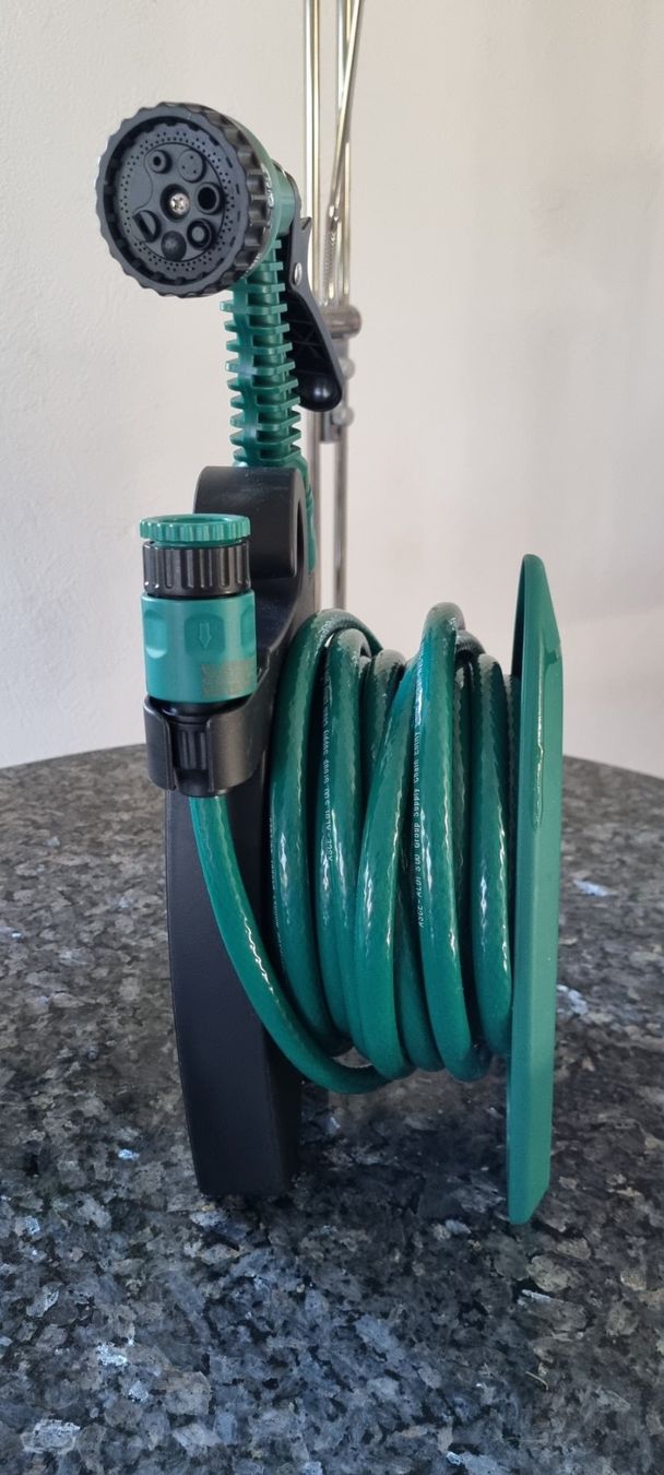 Tubi & Tubi flessibili: Gartenschlauch mit Sprühkopf und Aufroller neu – Nuovo (secondo la descrizione) da egliswil venduto da Maggy6 1