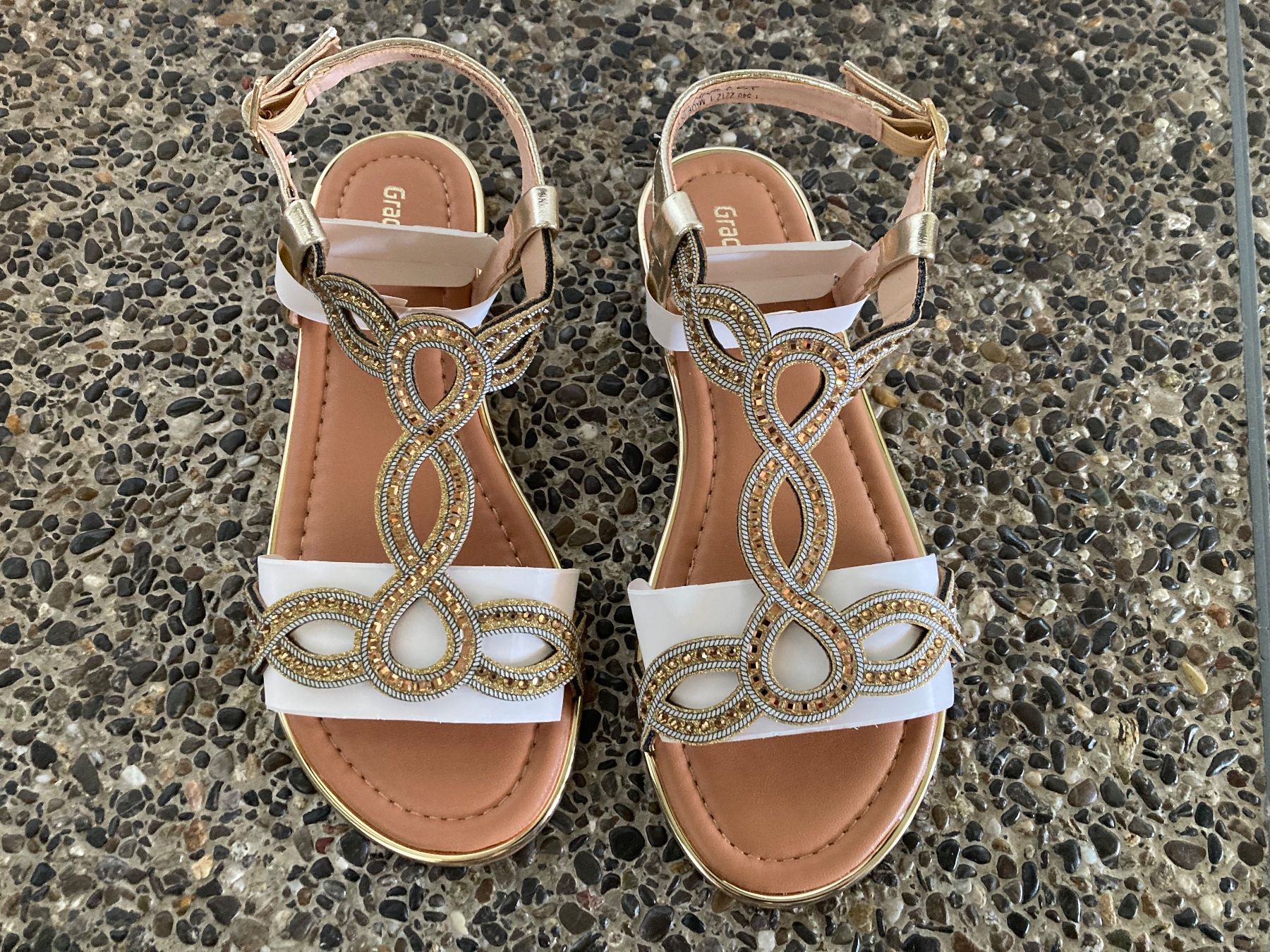 Scarpe per ragazze: Neue Sandalen Gold / Glitzer Gr. 35 – Nuovo e nell'imballaggio originale da Aetingen venduto da Nadinsky 1