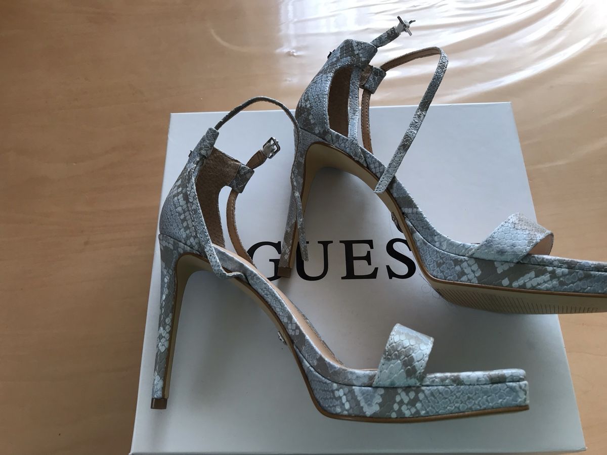 Guess Scarpe da donna: Guess Sandalen, Schlangenmuster, Gr. 38 – Nuovo (secondo la descrizione) da Mauren venduto da nfr_8pxy 2