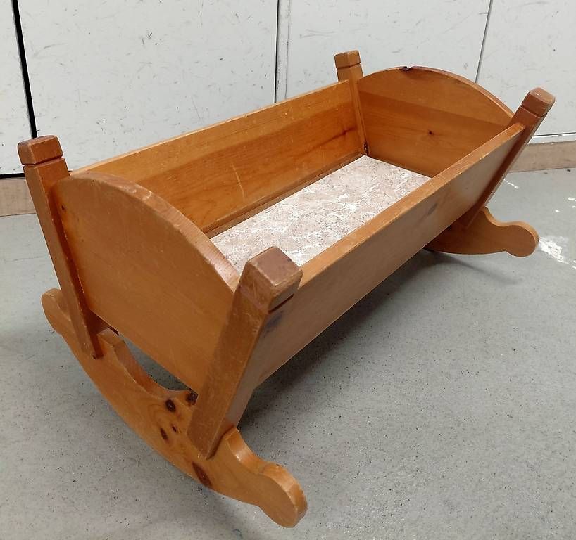 Giocattoli: Puppen Wiege – Usato da Wolfhausen venduto da Cospi
