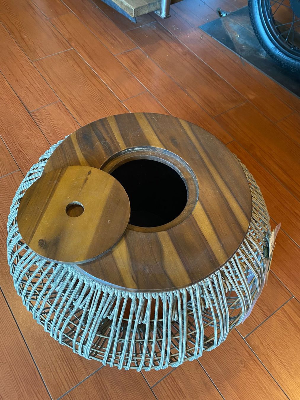 Tavoli: Gartentisch mit Getränke halter – Nuovo (secondo la descrizione) da Willisau venduto da wil_p76c 1