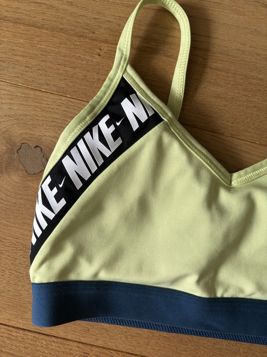 Nike Tops: Sport BH Nike – Gebraucht aus Männedorf von giu_wm6d 2