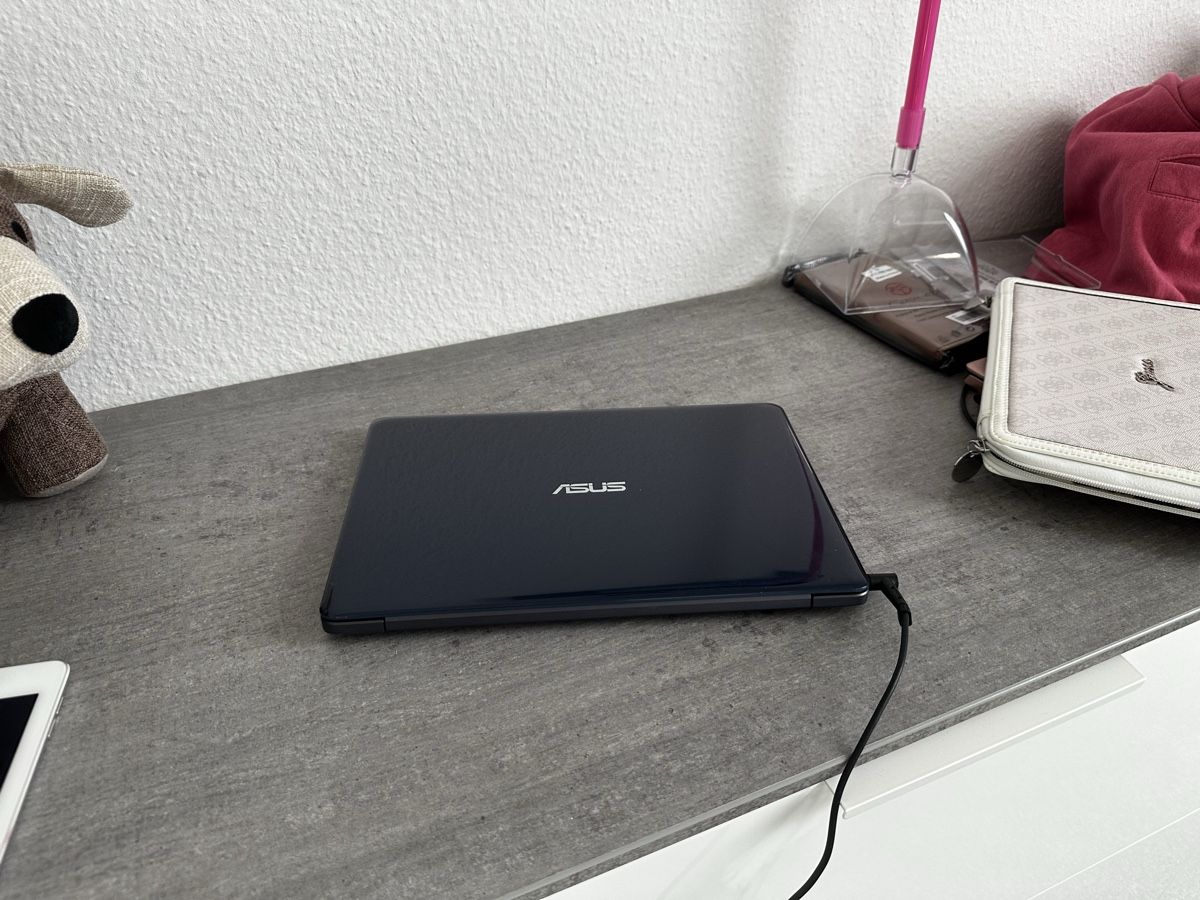Asus Notebooks: Asus Laptop dunkelblau – Gebraucht aus Dietikon von Eveline1974 2