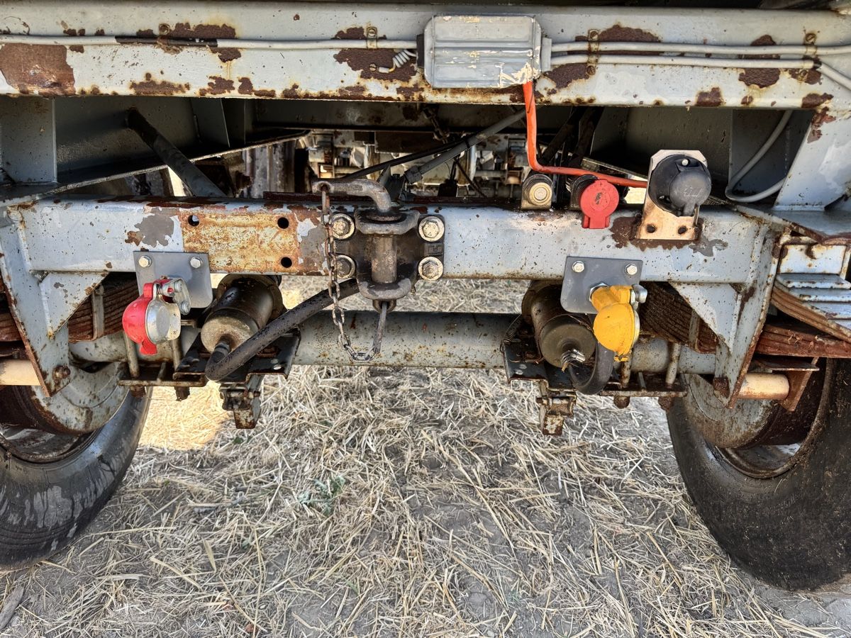 Camions-bennes: LKW Anhänger 3-Seitenkipper – D'occasion à Oberbalm par Cle12 6