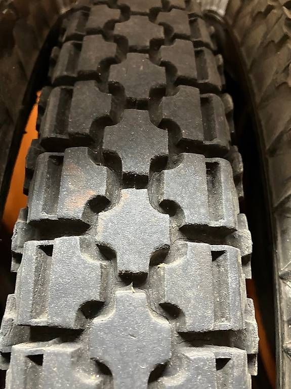 Firestone Pneumatici & Ruote complete: seltene Oldtimerpneus Firestone 19x3,5 – Usato da Seewen SO venduto da Eliane-Nora 1