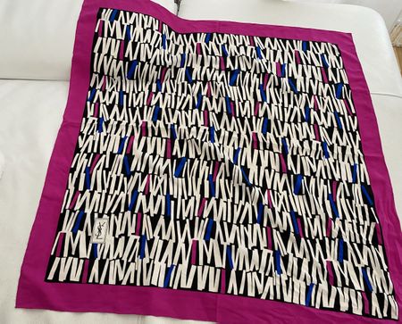 Yves Saint Laurent Seiden Foulard 🌸