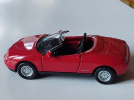 Alfa Romeo Spider rot, Modellauto, 11.5 cm, Sammlerstück,Top