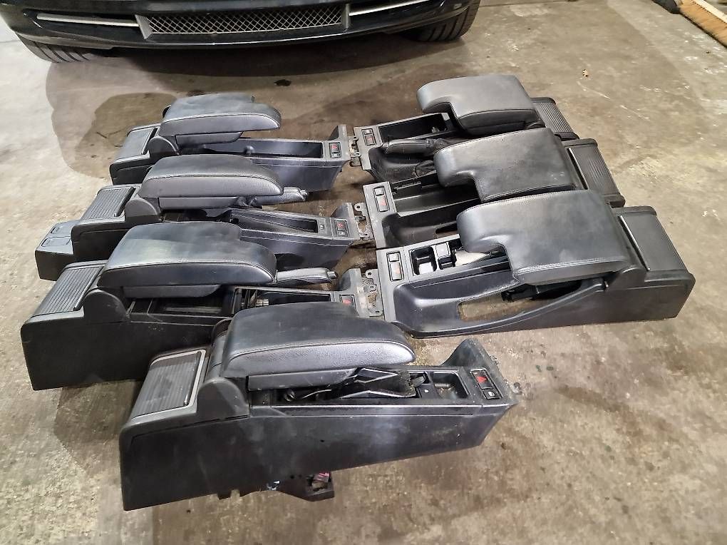 Tutti pezzi di ricambio auto: Bmw e46 Armlehne  – Usato da Niedergösgen venduto da Zecinha 1