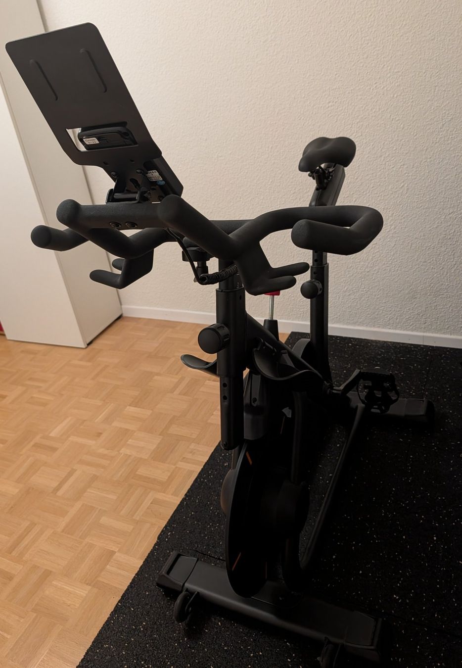 Taurus Hometrainer: Taurus IC70 Smart Indoor Cycle schwarz gebraucht – Usato da Zürich venduto da glo_8zpg 2
