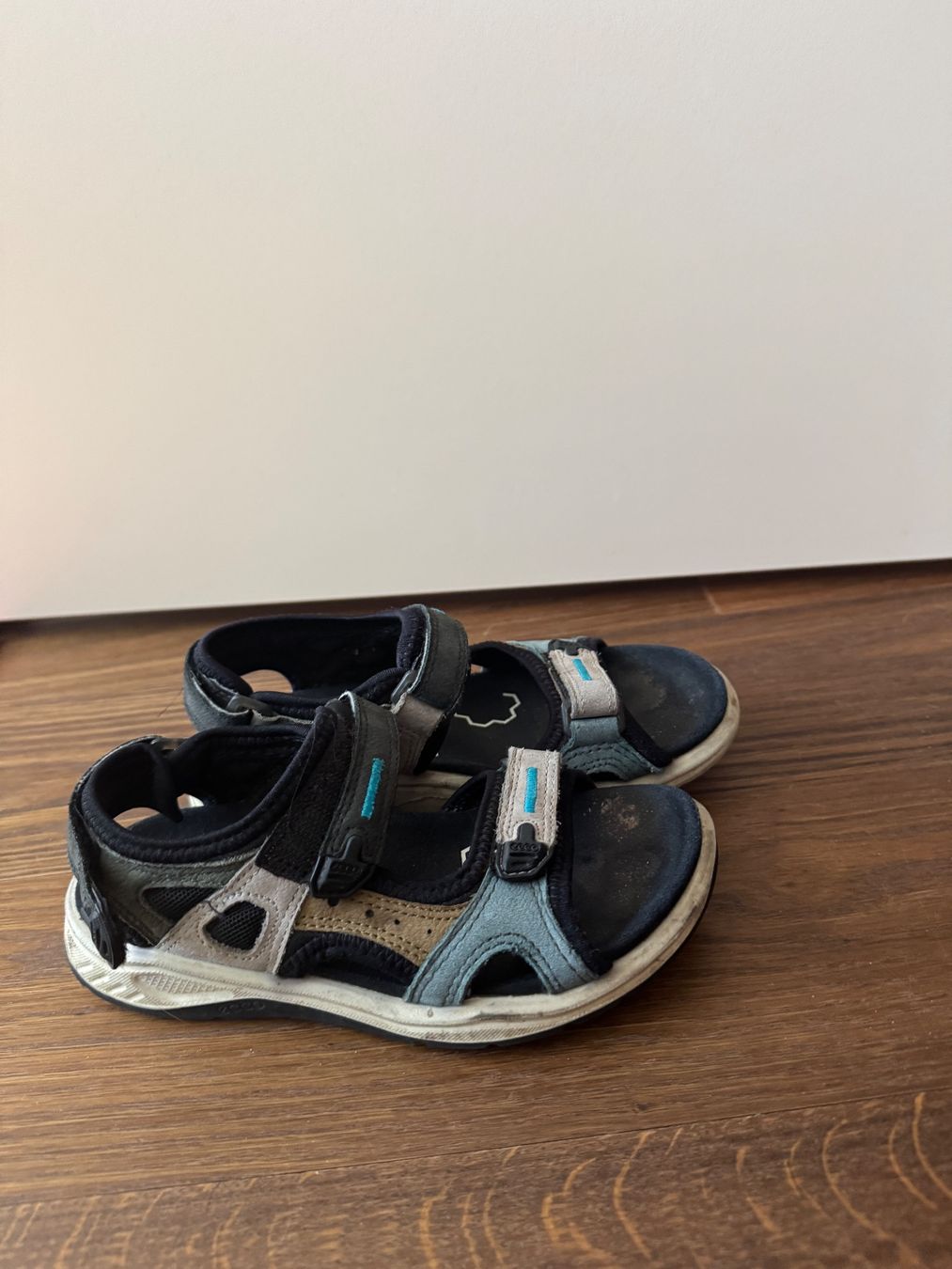 Ecco Scarpe per ragazzi: ECCO Kindersandalen Grösse 30 – Usato da Horgen venduto da Auction-Kings 1