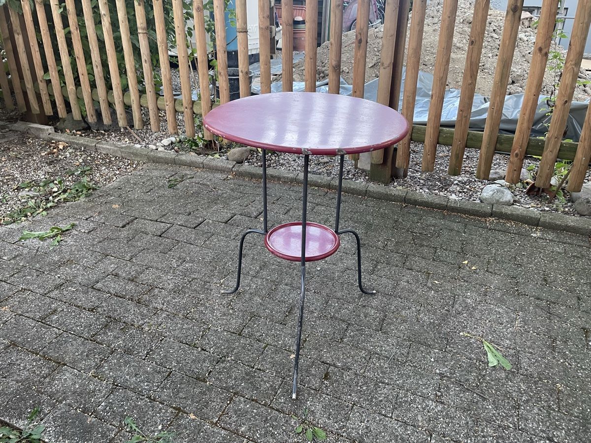 Tavoli: Bistrotisch / Gartentisch rot – Usato da Winterthur venduto da Kingori 1
