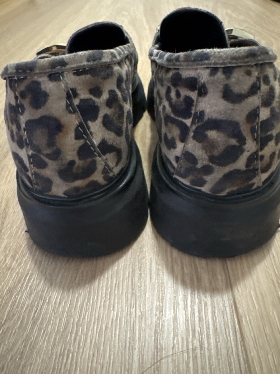 Damenschuhe: Trendige Loafers mit Leo-Masters 36 – Gebraucht aus Zürich von Sellfmadeexstock 1