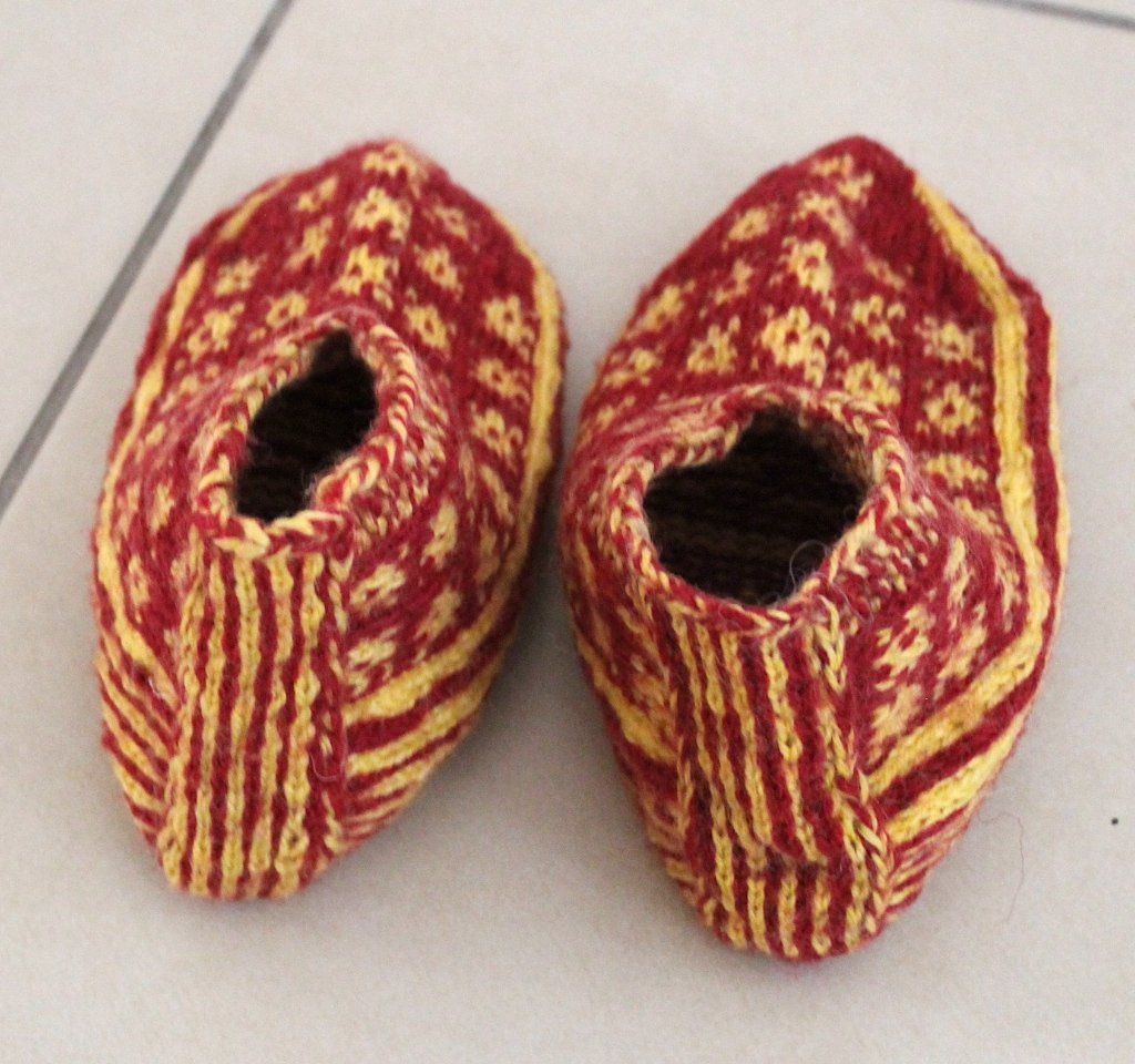Calze per bambini: Handgefertigte gestrickte Haussocken – Usato da Locarno venduto da madame-tus-sauds 4