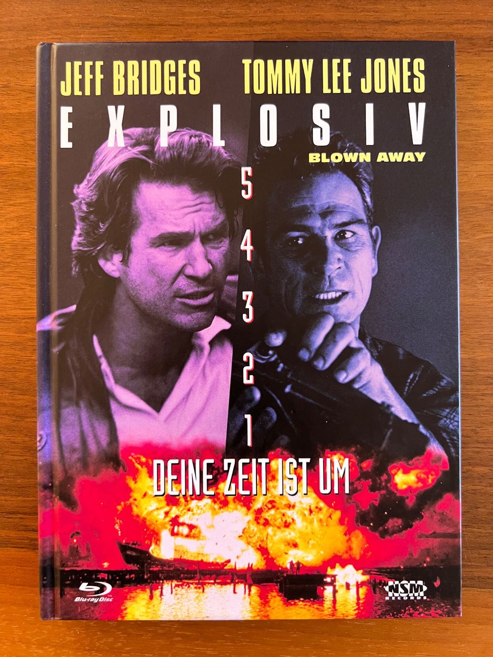 Tutti i DVDs: Explosiv - Blown Away Blu-ray/DVD Mediabook – Nuovo (secondo la descrizione) da Regensberg venduto da Predator1972
