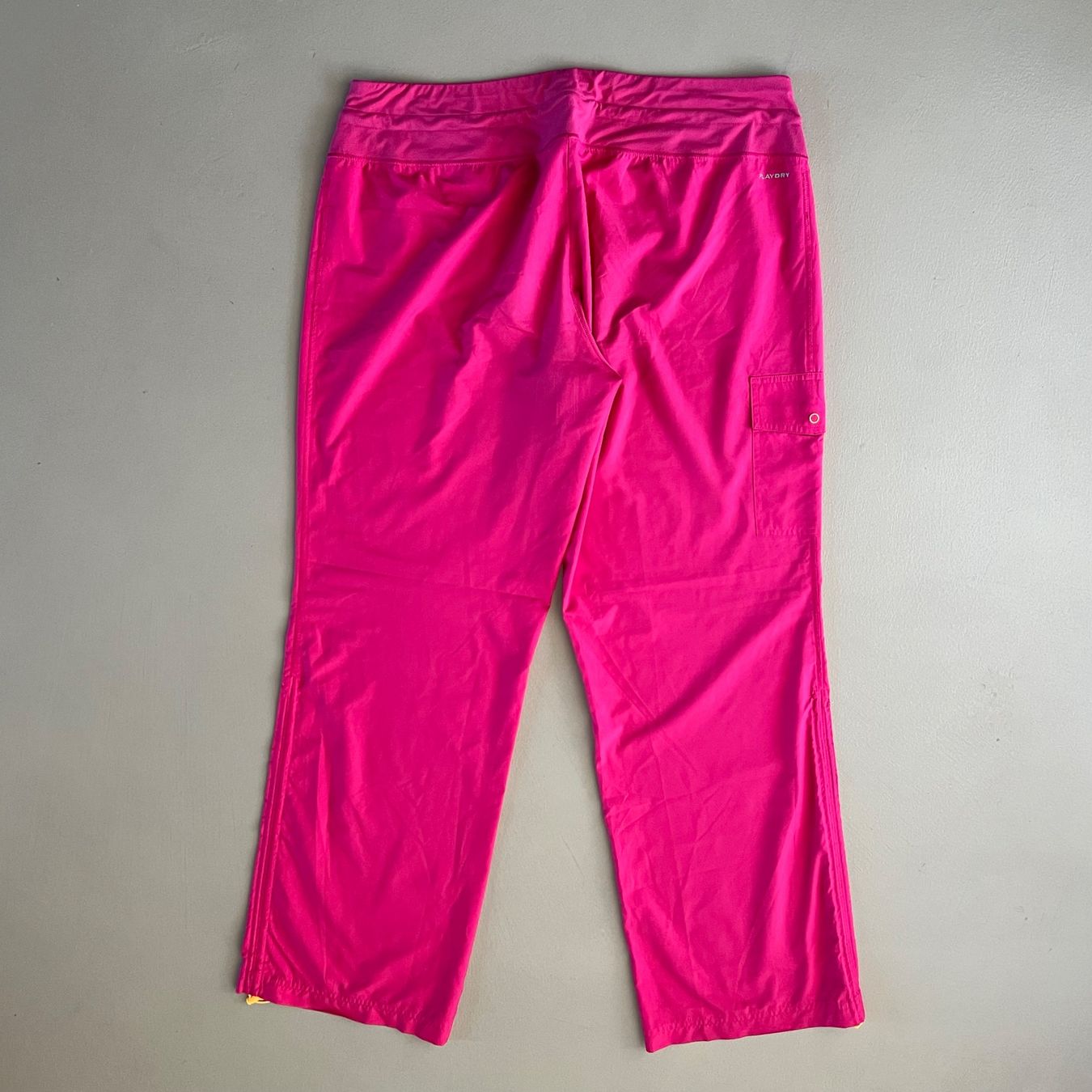 Reebok Pantaloni: REEBOK Playdry Hose 🩷 – Usato da zürich venduto da vintage12 3