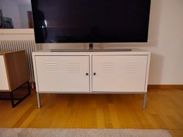 Möbel / Schrank weiss Metall zwei Türen neuwertig