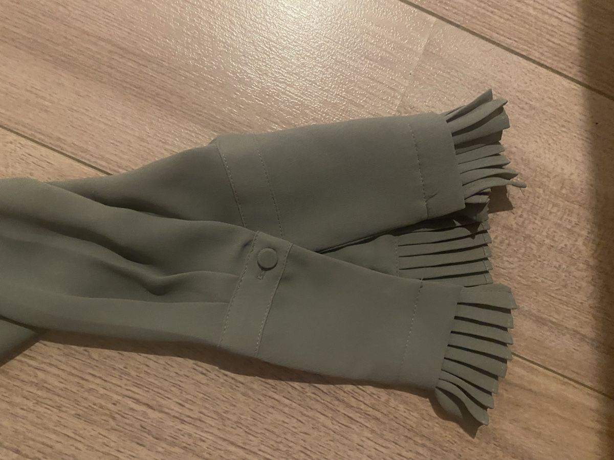 Camicette: Ann Taylor Bluse grau Gr. M – Usato da Bonstetten venduto da VCLS 1