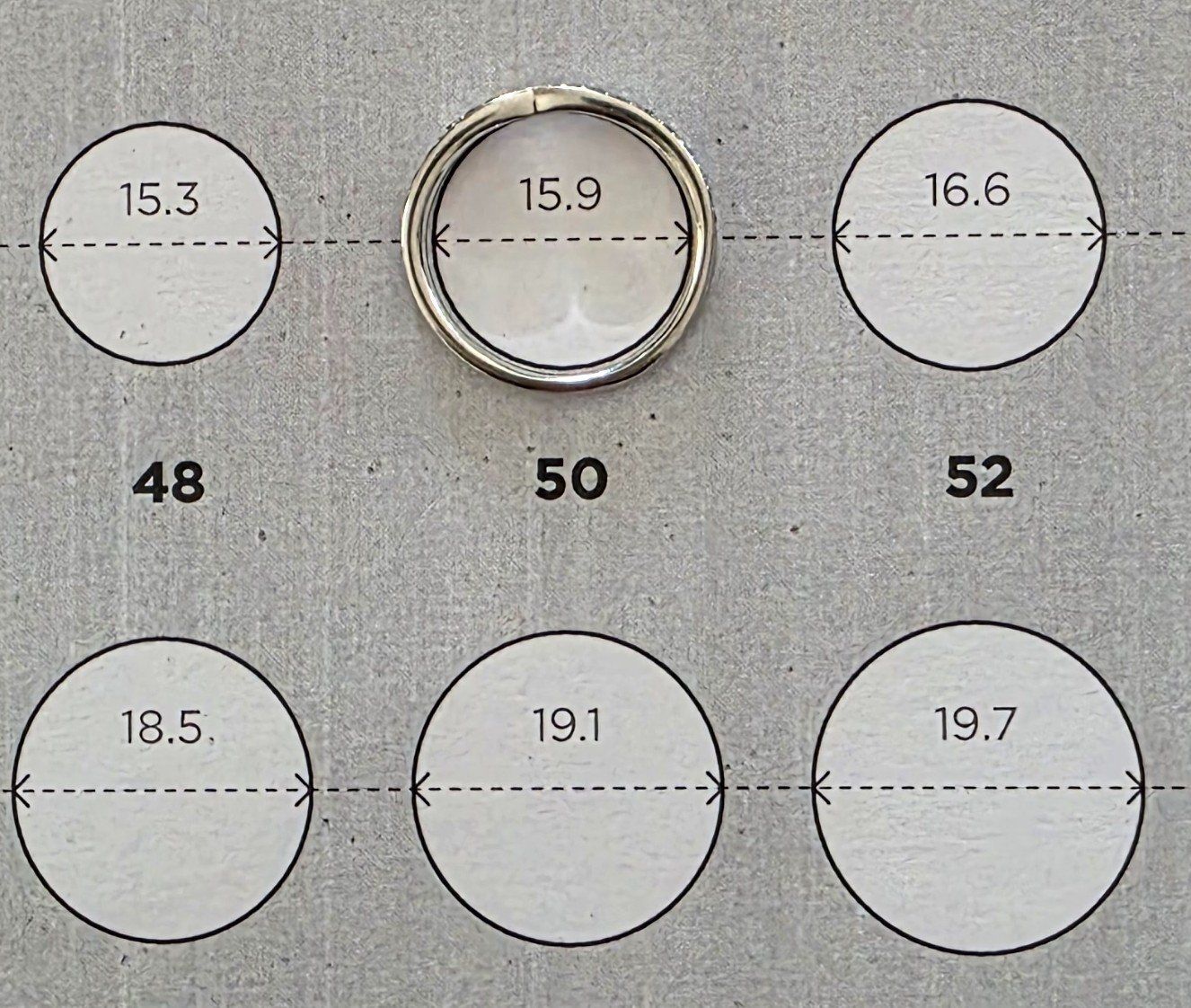 Tiffany & Co. Anelli: Wunderschöner Diamant-Verlobungsring mit passendem Ehering – Usato da Triesen venduto da db_85 5