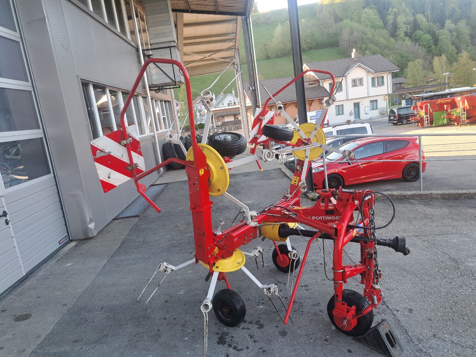 Pöttinger Raufutterernte: Kreiselheuer Pöttinger Alpinhit44 – Gebraucht aus ufhusen von cb01 7