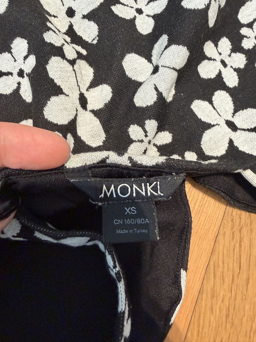 Monki Top: Croptop mit Blumenmuster Monki Grösse XS  – Usato da Zürich venduto da vik_nzx9 2