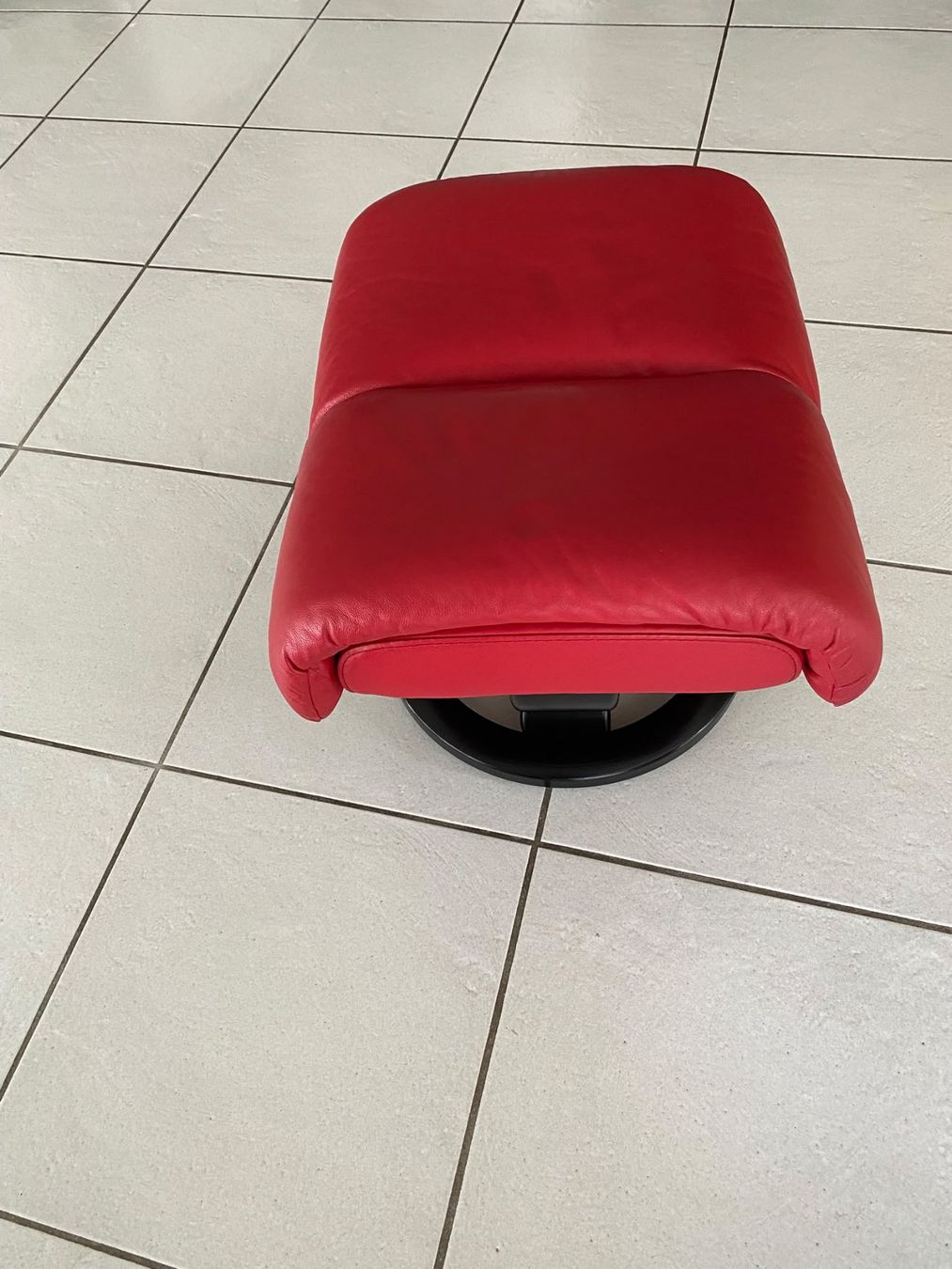 Stressless Poltrone: Relaxsessel von Stressless m.Hocker, rotes Leder – Usato da Wabern venduto da coody33 2