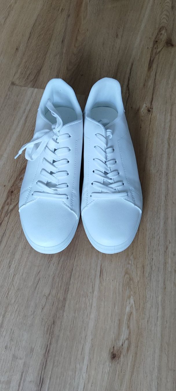 Herrenschuhe: Snickers Weiss 41 neu – Neu und originalverpackt aus Chur von djovanna