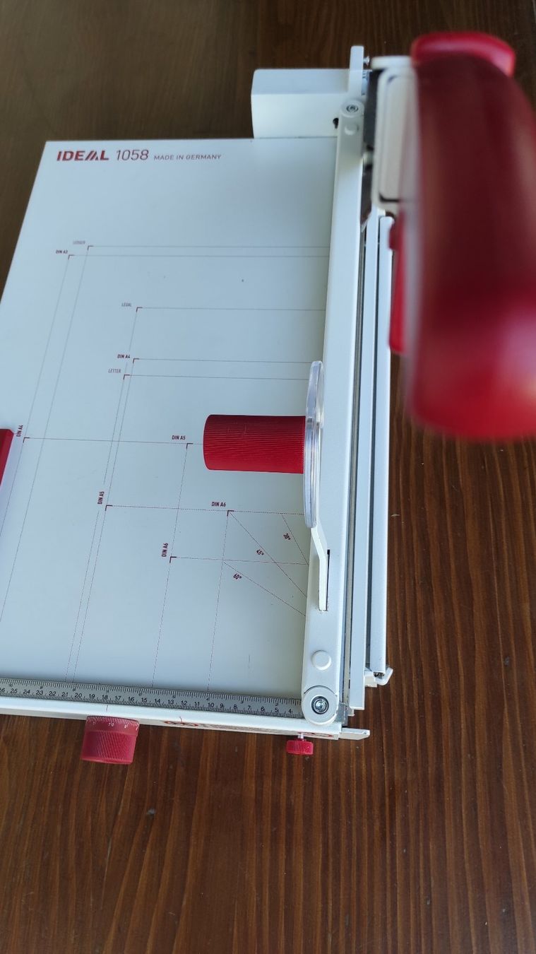 Tutti gli attrezzi: Papierscheidemaschine IDEAL 1058 – Usato da Romanshorn venduto da Mosro 3