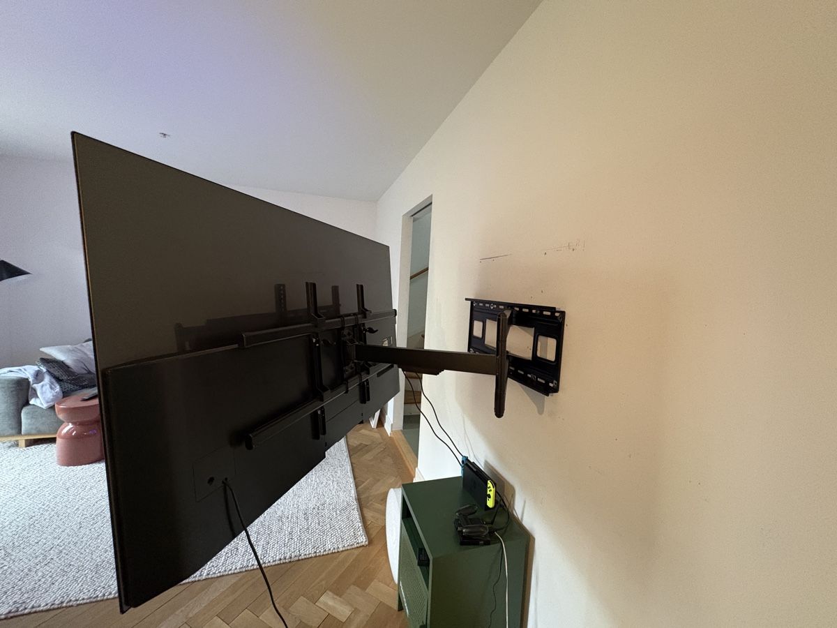 Fernseher: Écran OLED 55 pouces avec support mural – Gebraucht aus Biel/Bienne von aud_8t98 6