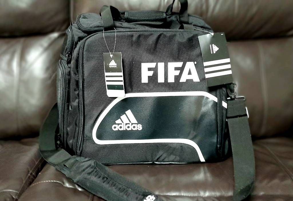 Adidas Borse: FIFA 2010 Adidas Tasche, neu – Nuovo e nell'imballaggio originale da Schwerzenbach venduto da Aura888 4