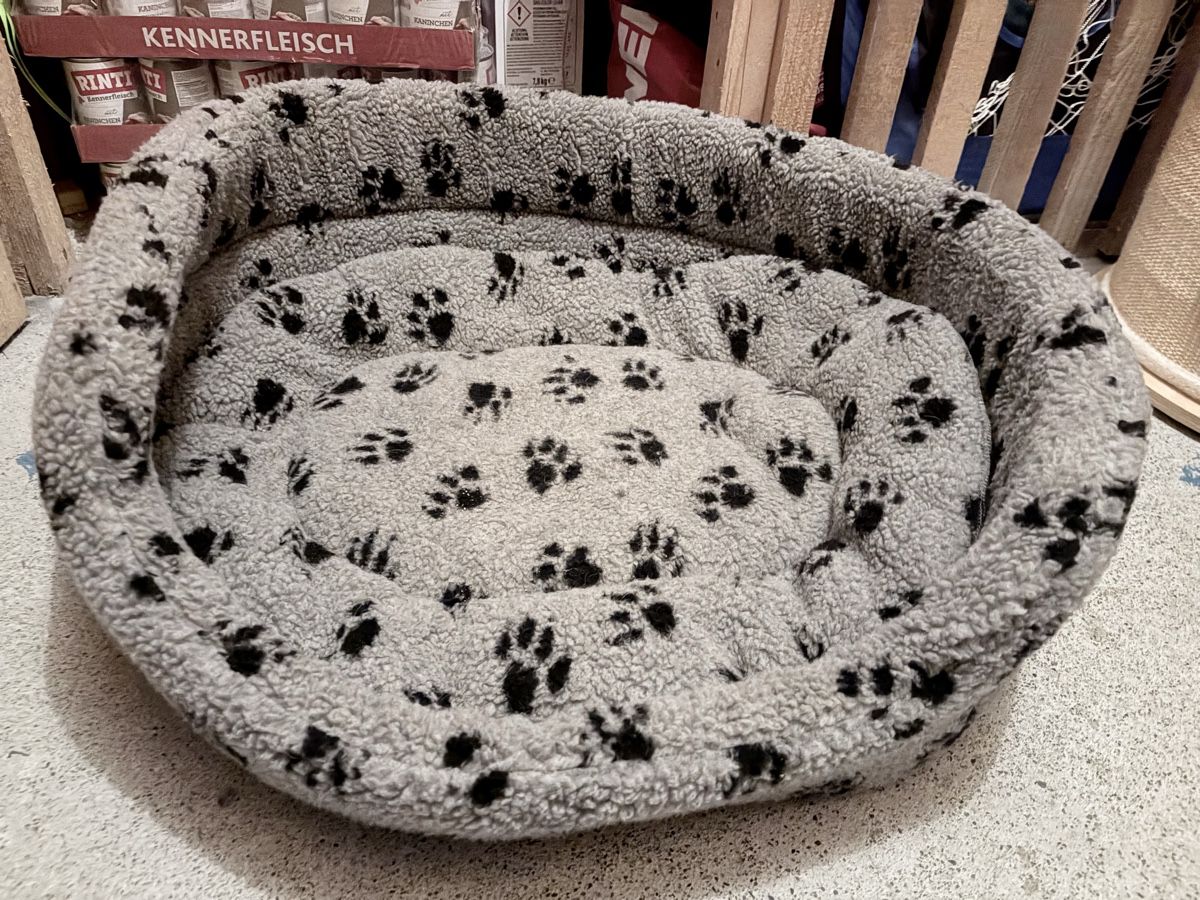 Liege- & Schlafplätze: Hundebett Freezack gross – Gebraucht aus Schliern b. Köniz von Giulae
