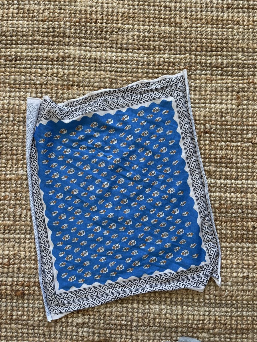 Foulards & écharpes: Foulard blau gemustert – D'occasion à Tägerwilen par vivlara