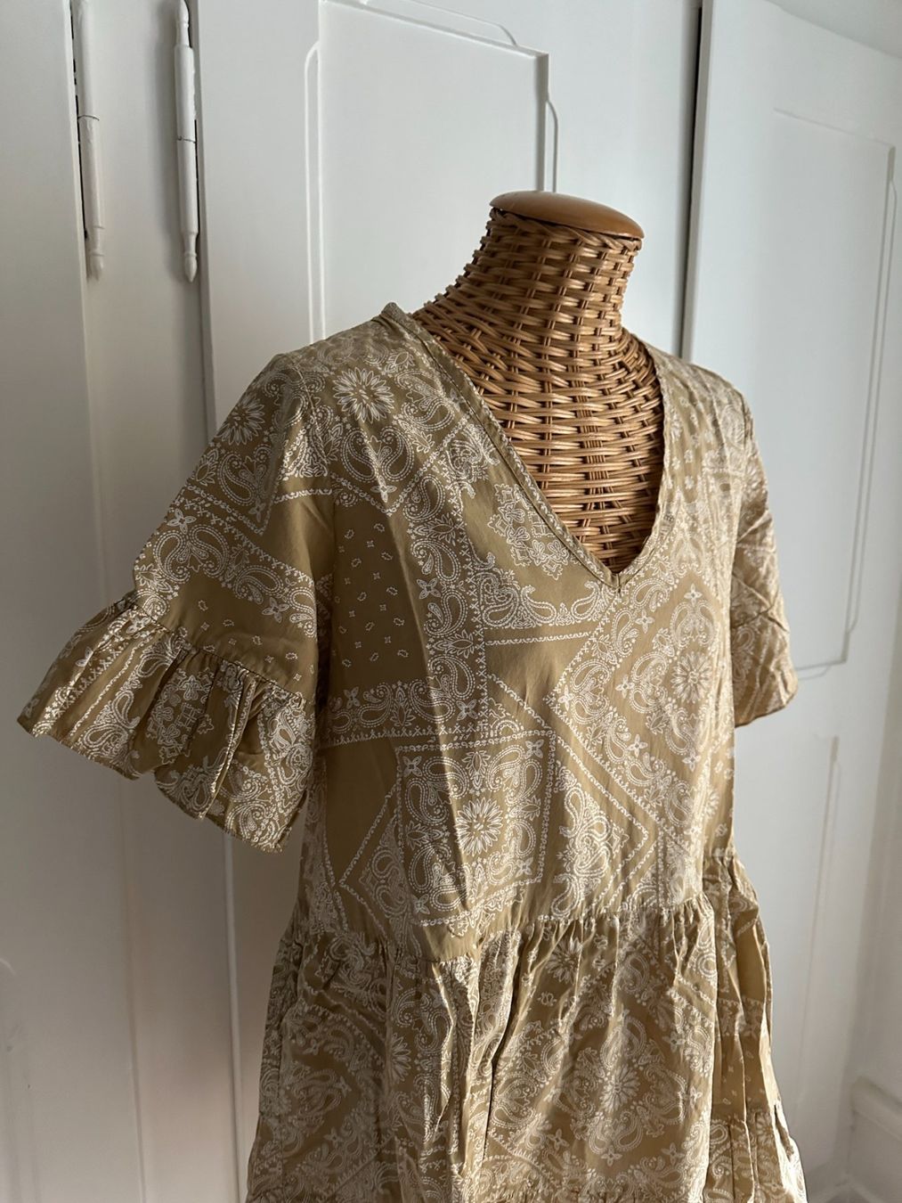 Kleider: GOLD GOLD - Kleidchen beige-weiss – Gebraucht aus Zürich von Diazaio 1