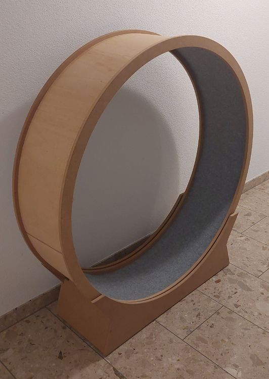 Katzenbaum - Kratzbaum: Katzenlaufrad, Holz, 120 cm Durchmesser – Gebraucht aus Pfäffikon ZH von Stagedesign