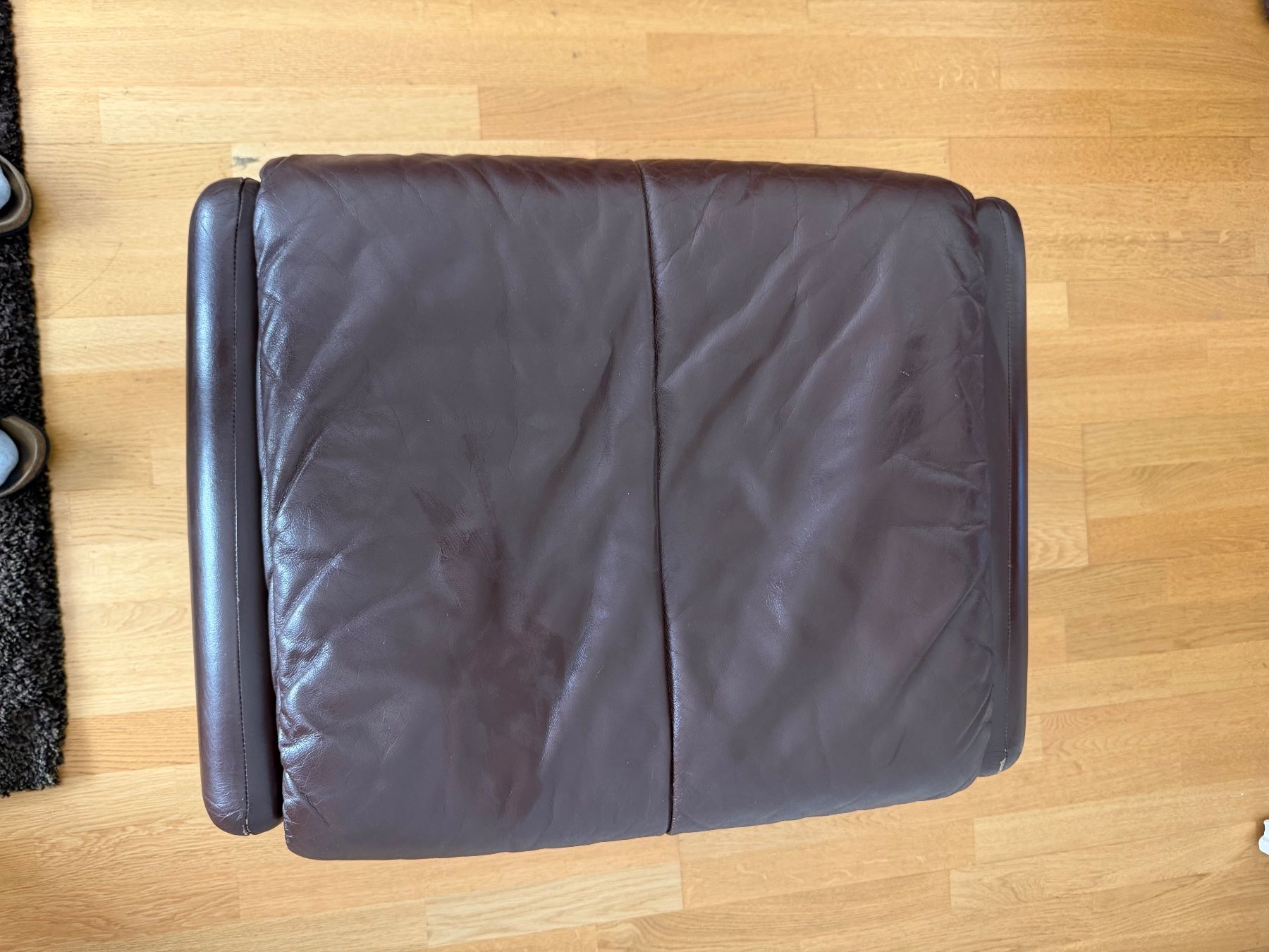 Divani: Wohnzimmer-Set: Echtleder-Sofa (2x2er Relaxfunktion)+Hocker – Usato da Binningen venduto da Tellbier 4