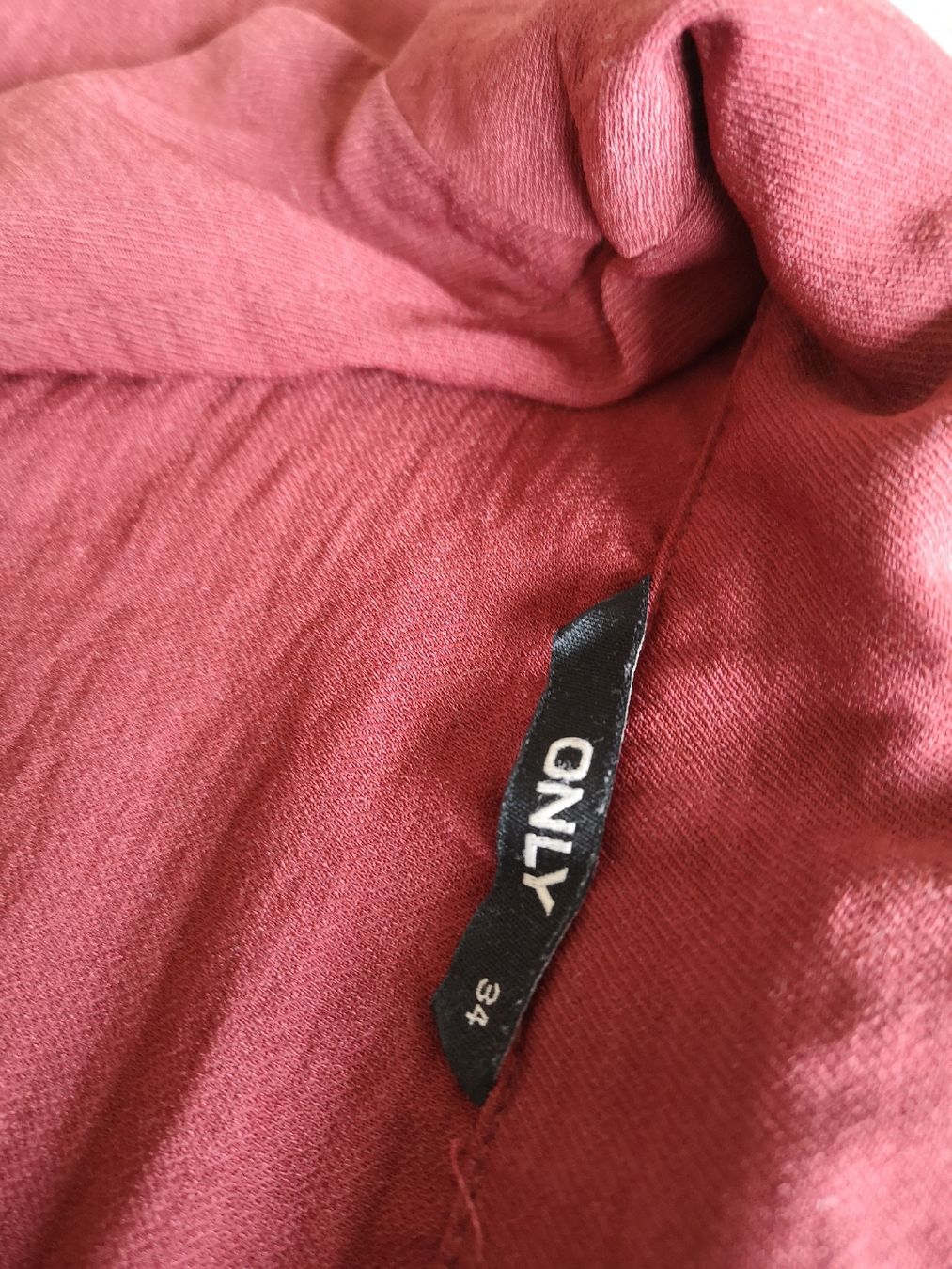 Only Blusen: Stylish Dark Red ONLY Blouse, Size 34, Good Condition – Gebraucht aus Uster von b4x_ric 1
