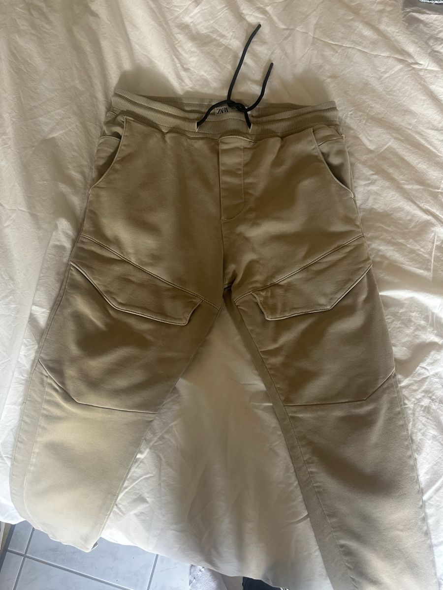 Zara Pantaloni: Zara beige Hose M – Usato da Zürich venduto da car_68nt