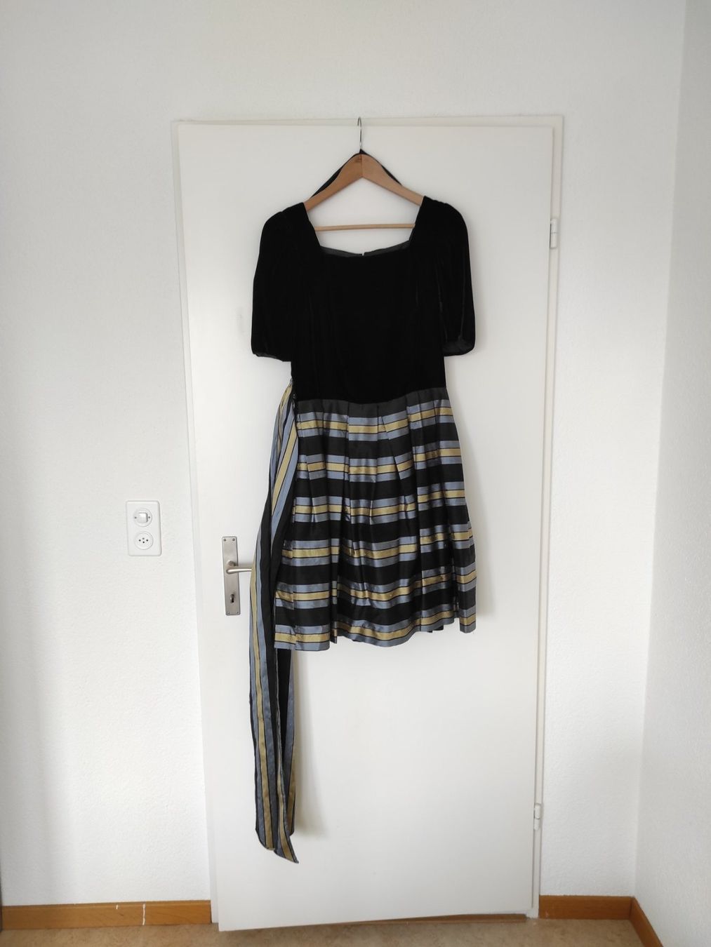 Vestiti: Kleid Renata Amani – Usato da Zürich venduto da ele_h5rz