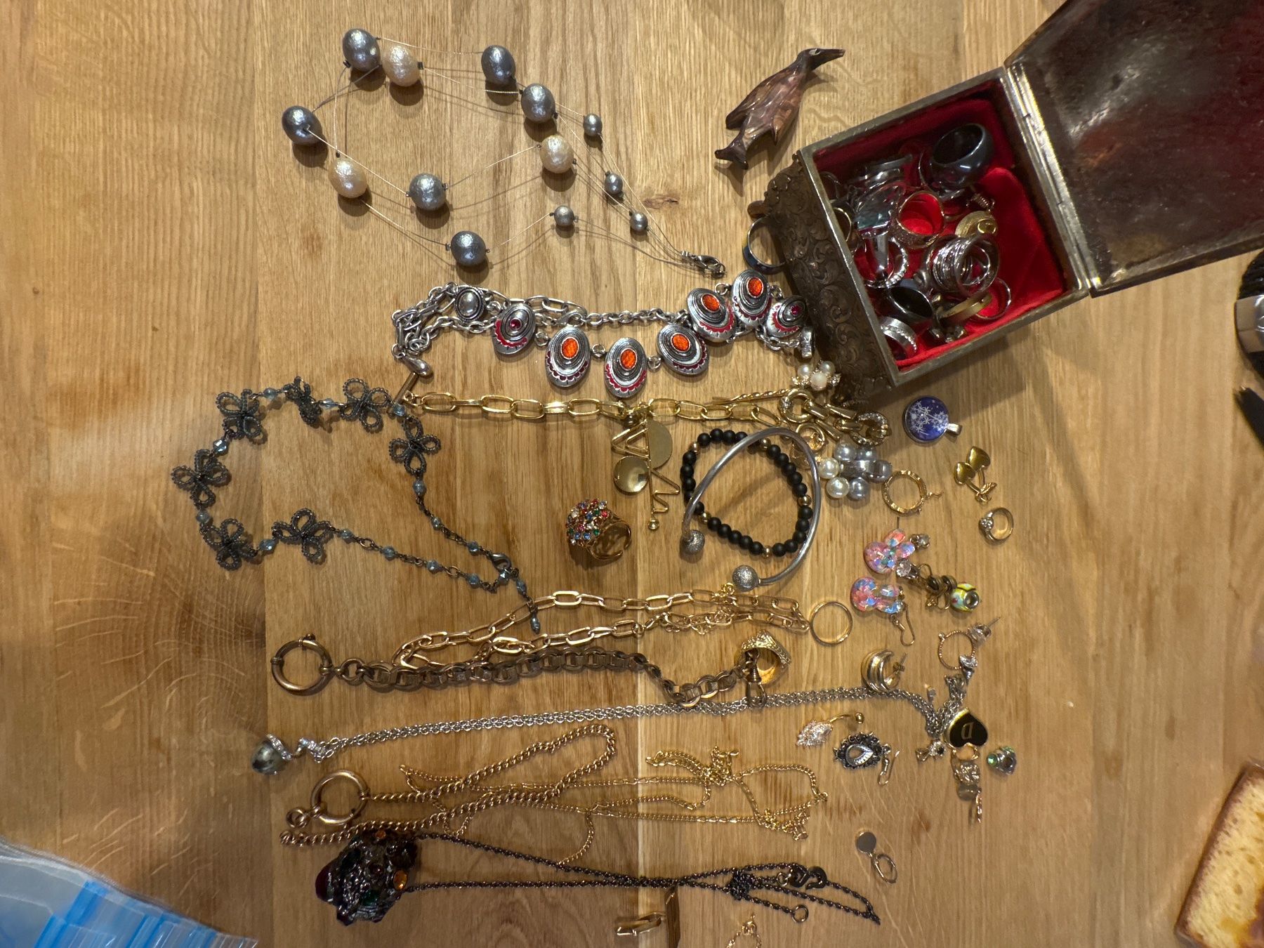 Altri gioielli: Modeschmuck Konvolut mit Schmuckdose gebraucht</div> – Usato da Widnau venduto da sab_m7hc 2