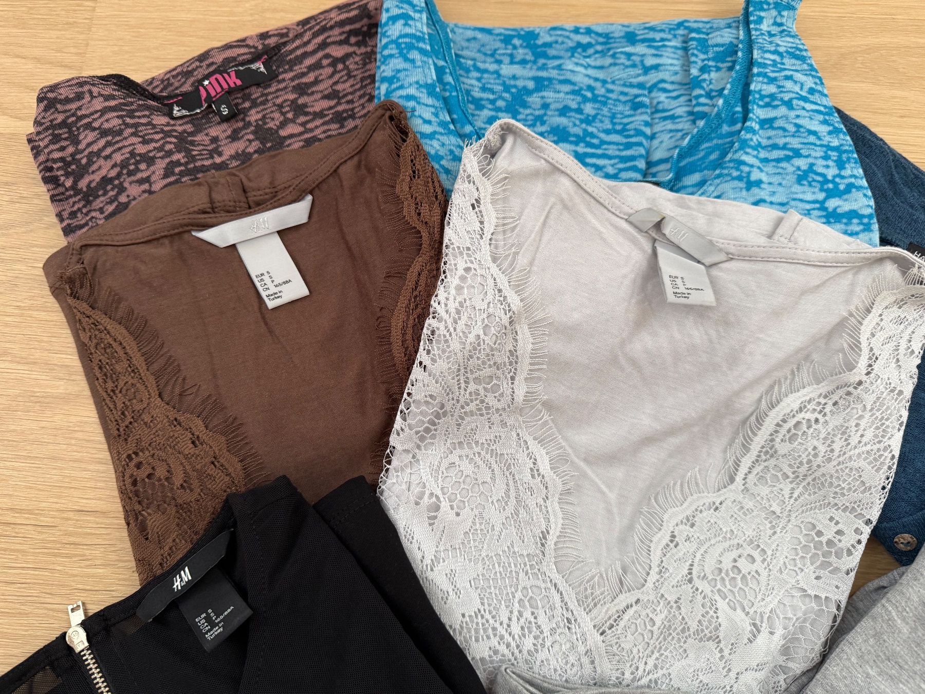 H&M Lotti di vestiti: Damen Shirts 8x  Gr. S guter Zustand, teilweise neuwertig – Usato da Buhwil venduto da Lin66 2