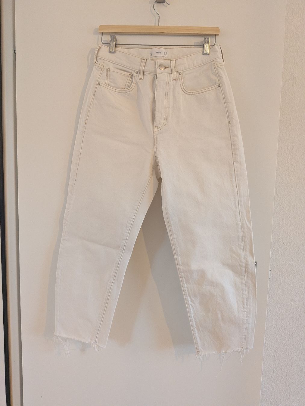 Mango Jeans: Mango White Denim Jeans Size EU36 – Gebraucht aus Wettingen von ann_hzb5