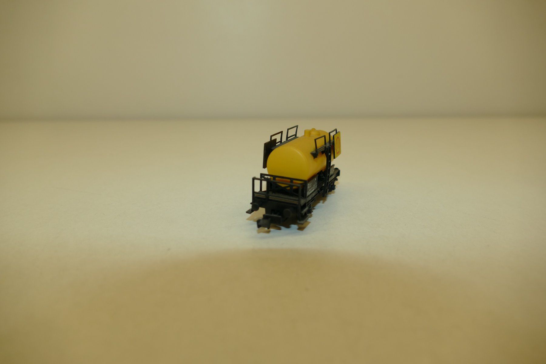Fleischmann Modellini di ferrovie: Fleischmann N: DB Kesselwagen Shell – Nuovo (secondo la descrizione) da Niederhasli venduto da rail-duerst 1