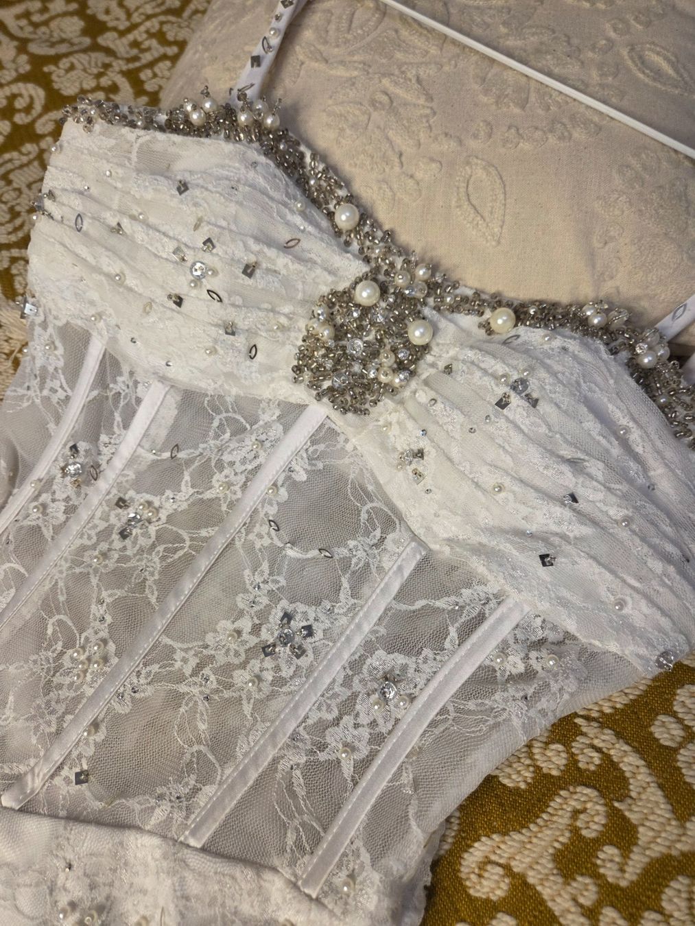 Vestiti: Corsagenkleid mit Strasssteinen verziert – Usato da Leissigen venduto da ali_k9v8 1