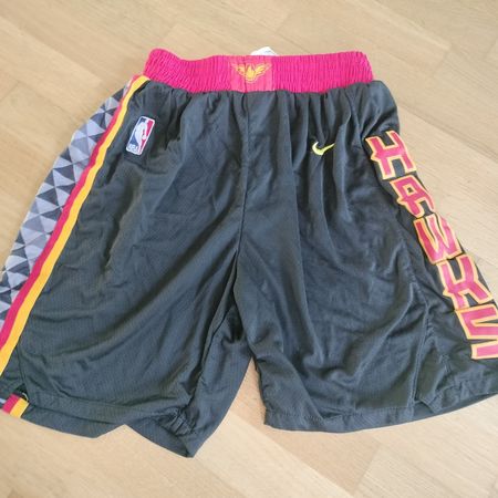 NBA ATLANTA HAWKS SHORTS // Gr M-L