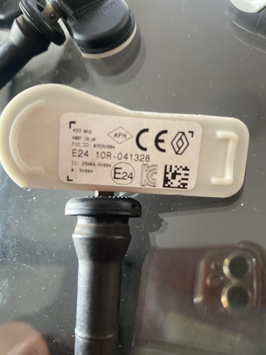 Renault Tutti i ricambio: 4 x Reifendrucksensor Renault E24 10R-041328 – Usato da Zürich venduto da nuno-filipe 1