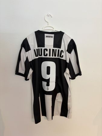 Juventus (Vucinic #9) 2013/14 Heimtrikot (L)