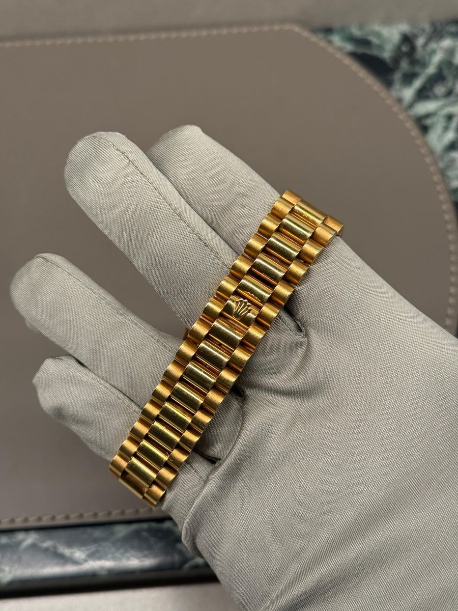 Rolex Montres: Rolex Day-date, diamond dial, reference 18238 – D'occasion à Basel par hmod 2